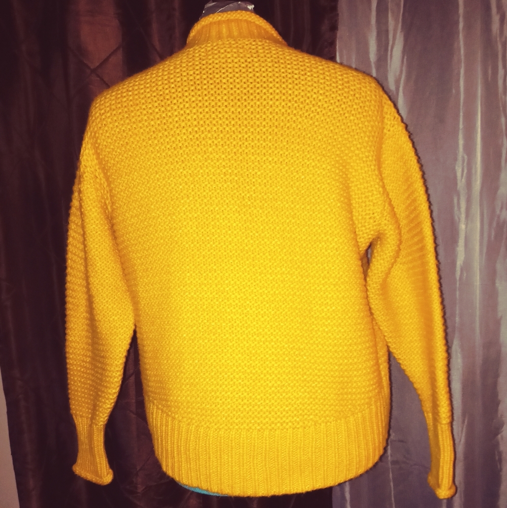 Small warm sweater gold